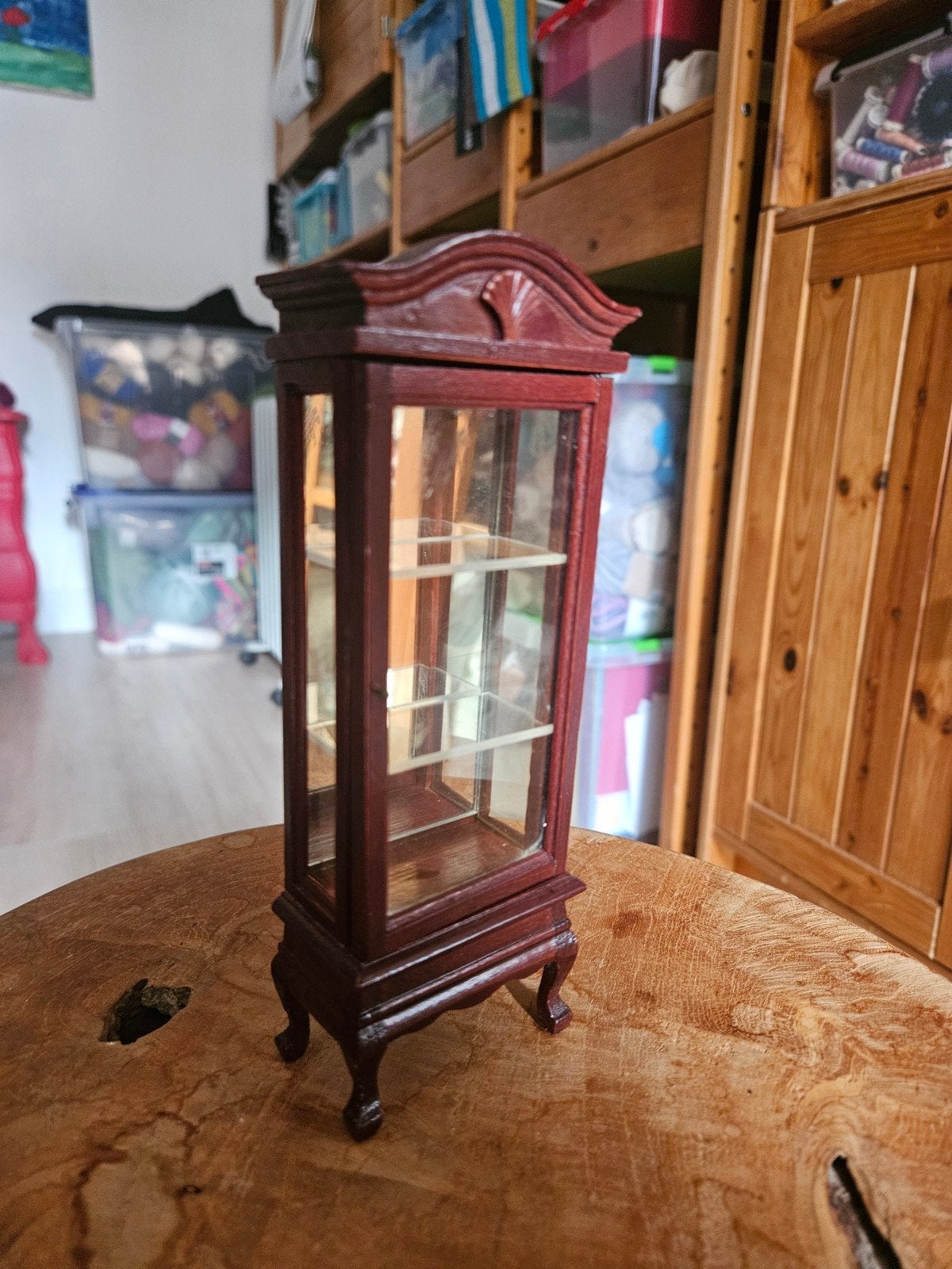 Vitrinekast voor poppenhuis, Ophalen of Verzenden, Zo goed als nieuw, Poppenhuis