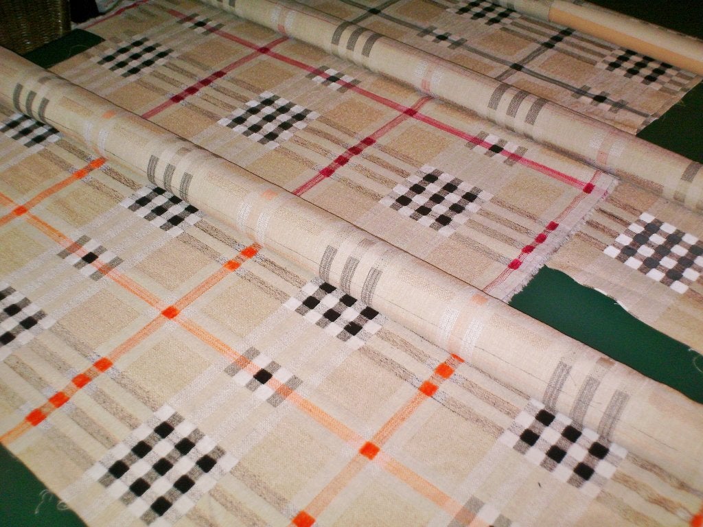 Stof - HOT CHECK 04/13. Nieuw !!, Hobby en Vrije tijd, Stoffen en Lappen, Overige materialen, Overige kleuren, 120 cm of meer