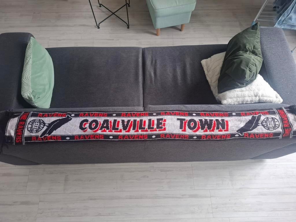 Sjaal Coalville Town The Ravens, Ophalen of Verzenden, Zo goed als nieuw, Buitenlandse clubs, Vaantje of Sjaal