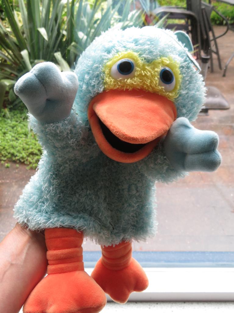 Sesamstraat Handpop Pino Sesame Workshop uit 2017, Overige typen, Ophalen of Verzenden, Middelgroot (20 tot 80 cm), Met label