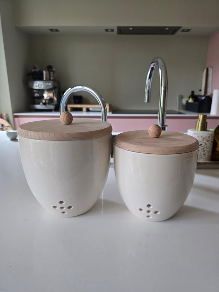 Set van 2 keramieken voorraadpotten (zoals uienpot), Beige, Ophalen of Verzenden, Zo goed als nieuw, Voorraadpot