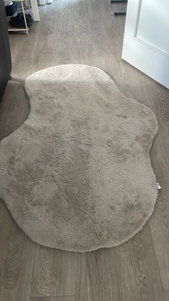 Grijs fluffy tapijt, Ophalen, 50 tot 100 cm, Zo goed als nieuw, Rechthoekig