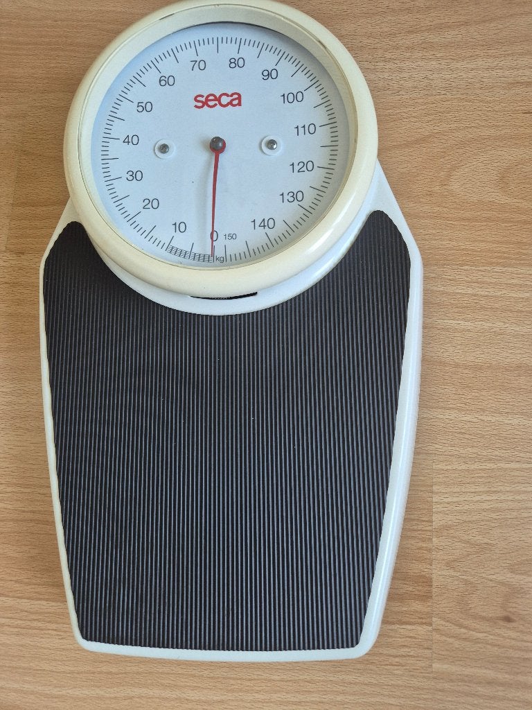 Weegschaal Seca 761., Ophalen, 100 kg of meer, Zo goed als nieuw, Personenweegschaal
