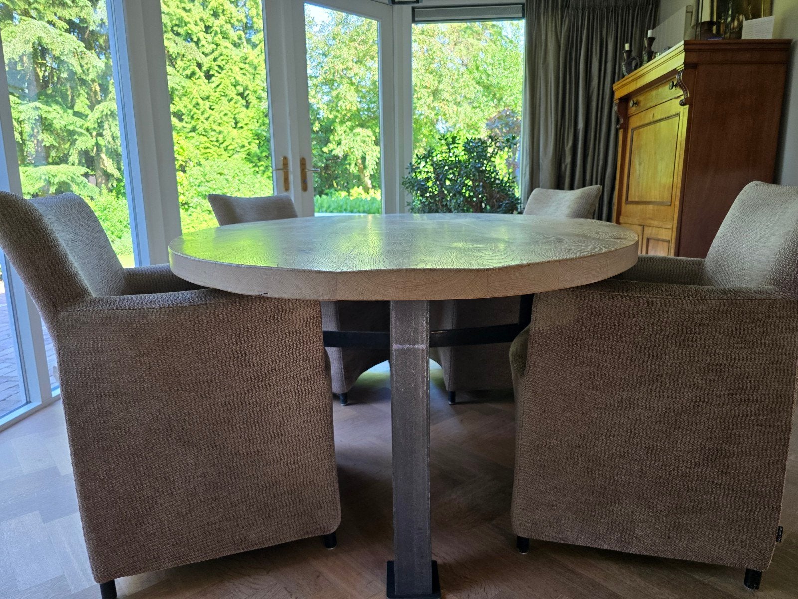 Ovale eettafel van eikenhout met metalen poot, Ophalen, 100 tot 150 cm, 200 cm of meer, Zo goed als nieuw