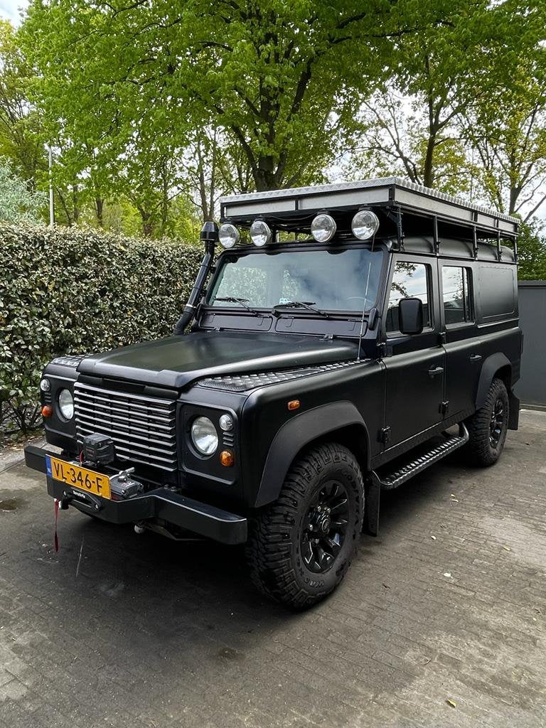 Landrover defender 110 2.5TD bouwjaar 2000 kleur matzwart, Zwart, Defender, SUV of Terreinwagen, Te koop
