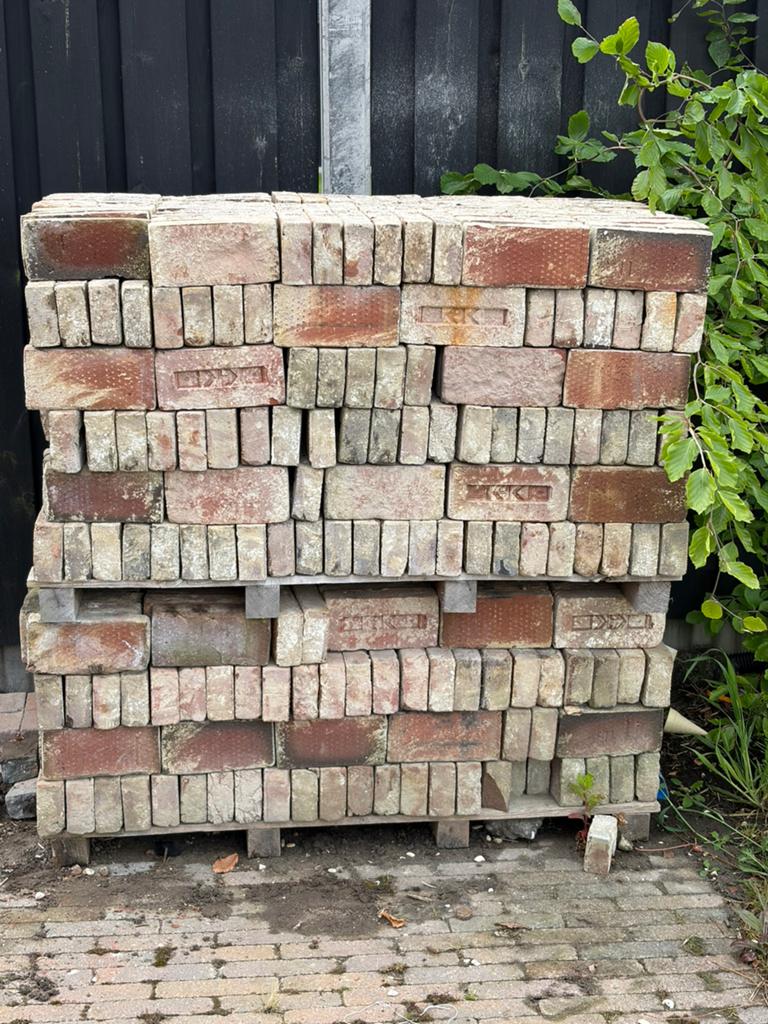 Jij 650 metselstenen, ik een kratje Hertog Jan, Ophalen, Nieuw, Bakstenen