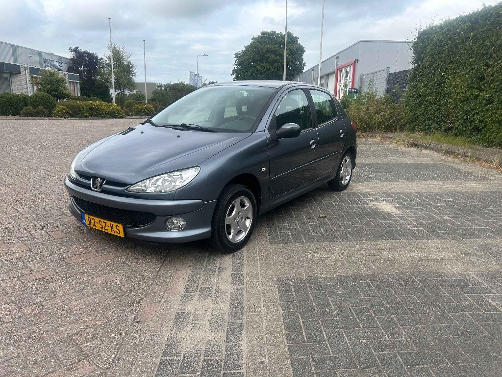 Peugeot 206 1.4 5D 2006 Grijs, Voorwielaandrijving, Stof, 1360 cc, 4 cilinders
