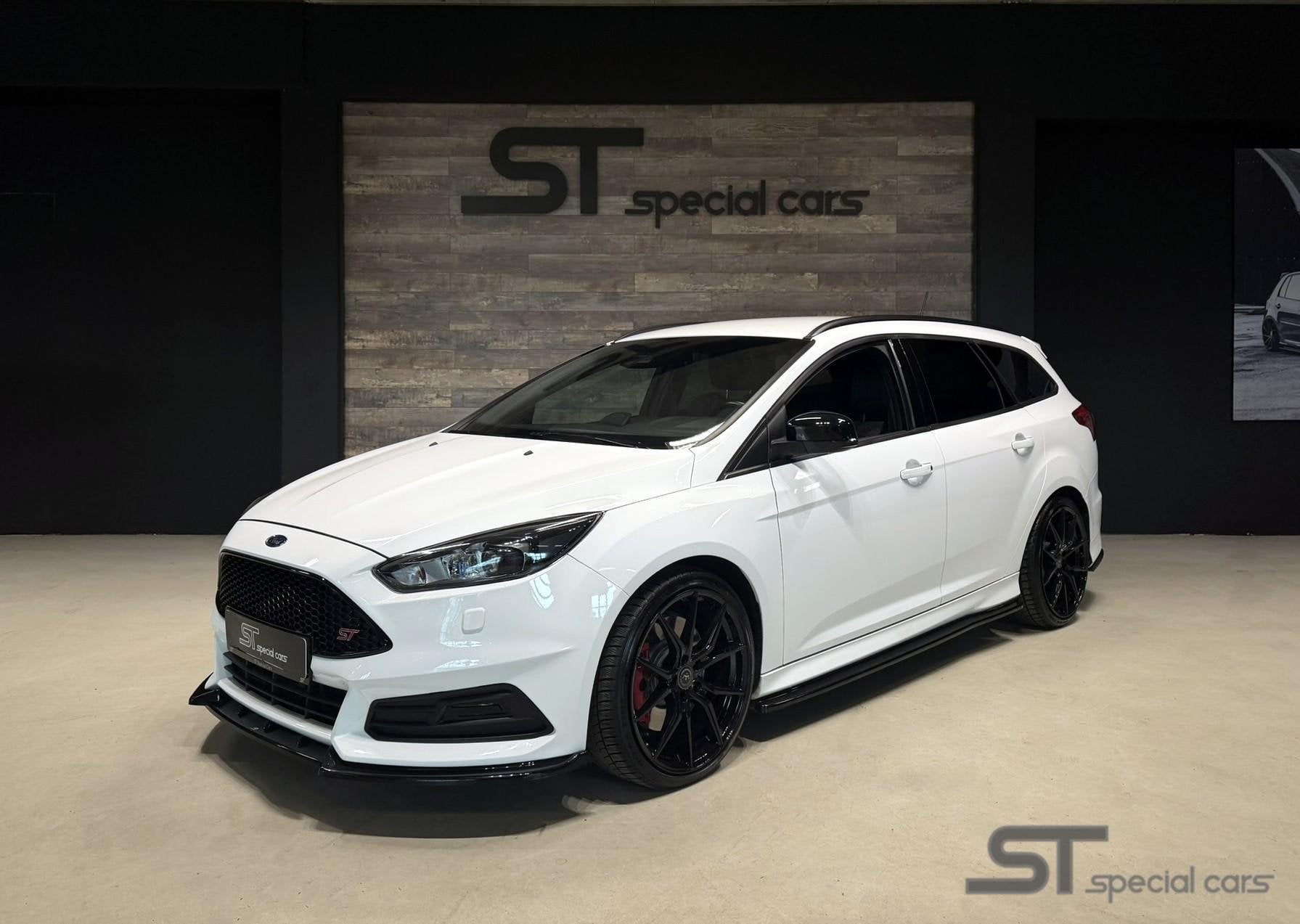 Ford Focus Wagon 2.0 ST2|Maxton|19 inch|Carplay, Auto's, 15 km/l, Gebruikt, 4 cilinders, Met garantie (alle)