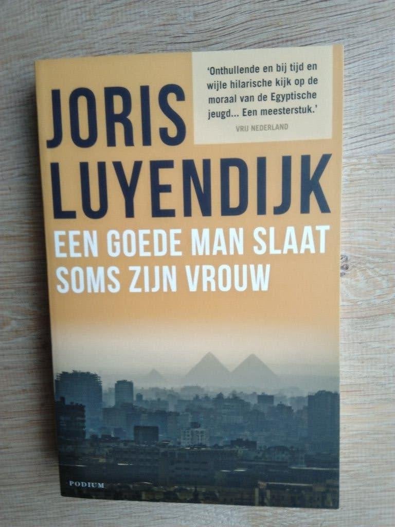 Een goede man slaat soms zijn vrouw - Joris Luyendijk, Ophalen of Verzenden, Zo goed als nieuw, Joris Luyendijk, Afrika