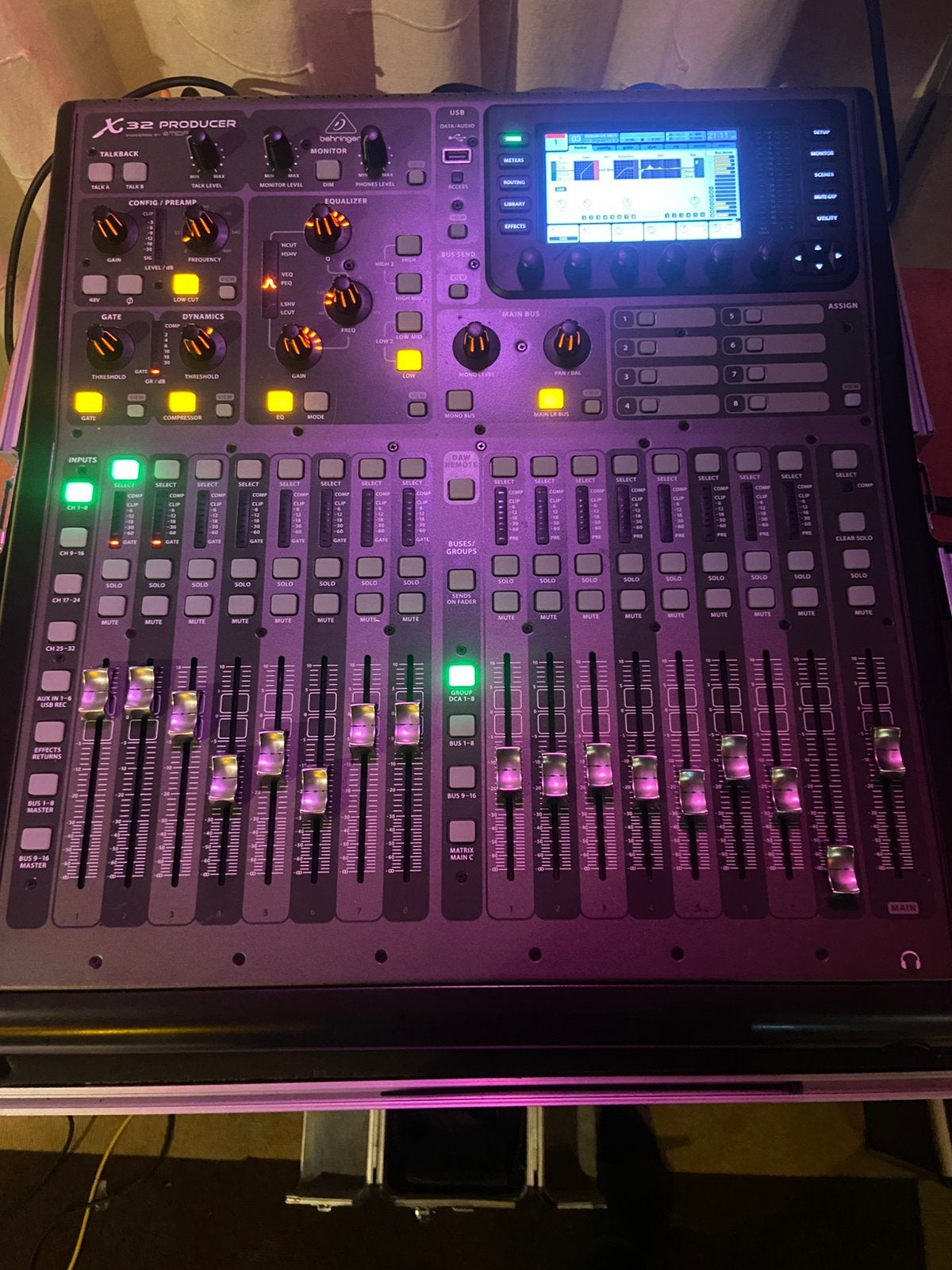 Behringer X32 Producer Digitale Mixer met Flightcase, Ophalen, Zo goed als nieuw, 20 kanalen of meer, Microfooningang