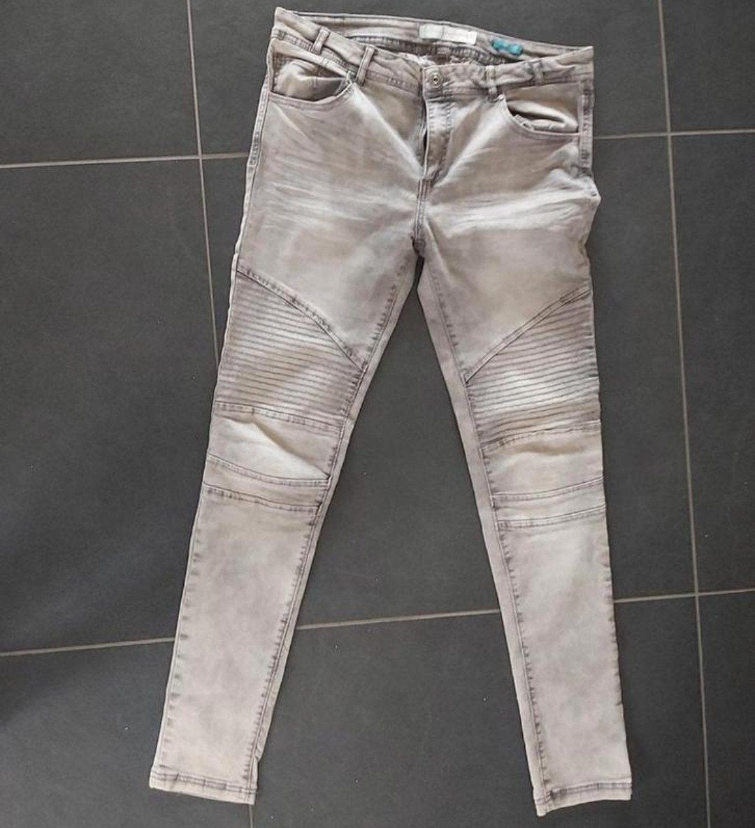 Bershka grijze super skinny broek met ribbels, Zo goed als nieuw, Maat 36 (S), Grijs, Bershka