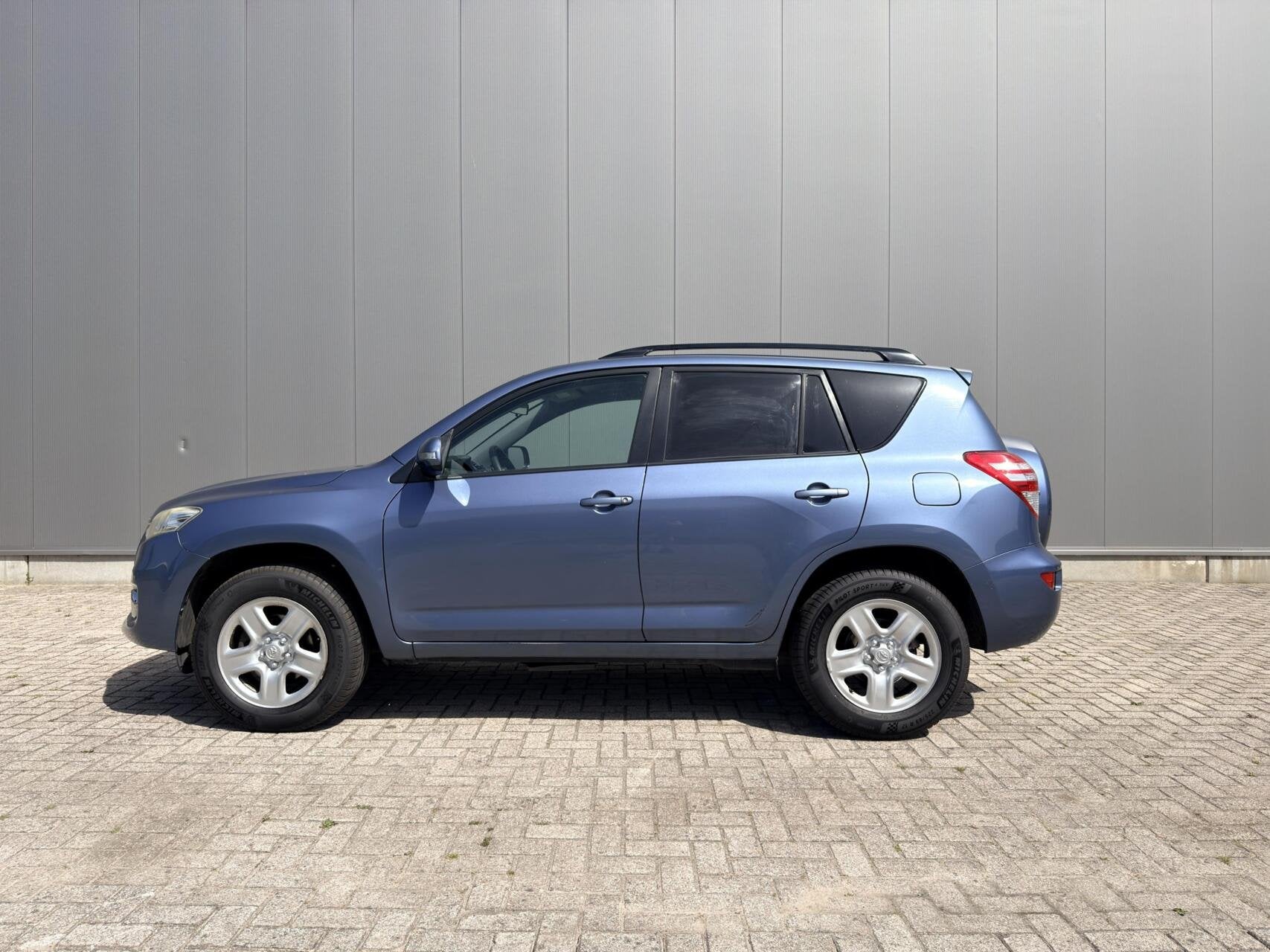 Toyota RAV4 AWD 2.0 VVTi Comfort *Airco*|Van|NL Auto|BTW|ach, 13 km/l, Euro 5, Stof, 4 cilinders