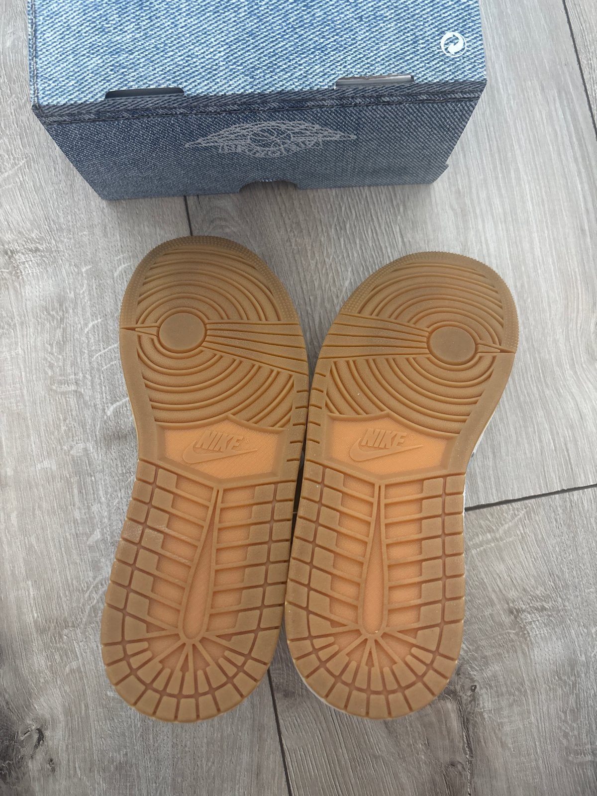 Foto 5 van Nieuwe Nike sneakers denimblauw wit goud detail maat 40