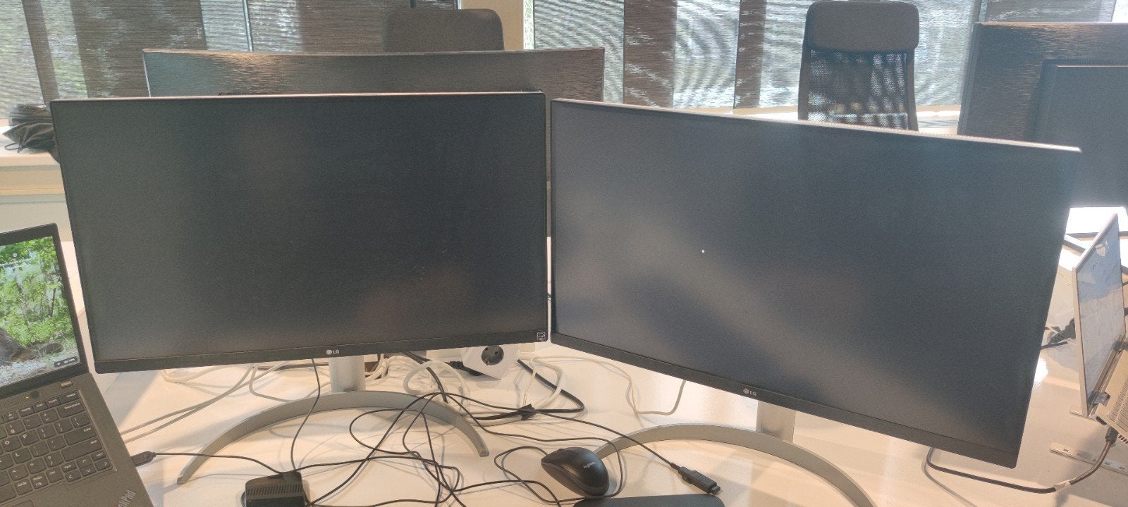 2x LG 27UP85NP-W 27 inch 4K UHD IPS Monitor