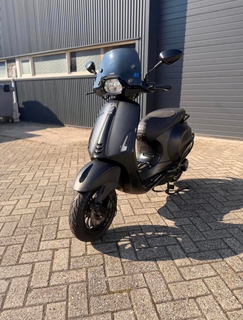 Vespa Sprint I-GET Notte – Full Black – Topstaat, Fietsen en Brommers, Scooters | Vespa, Ophalen