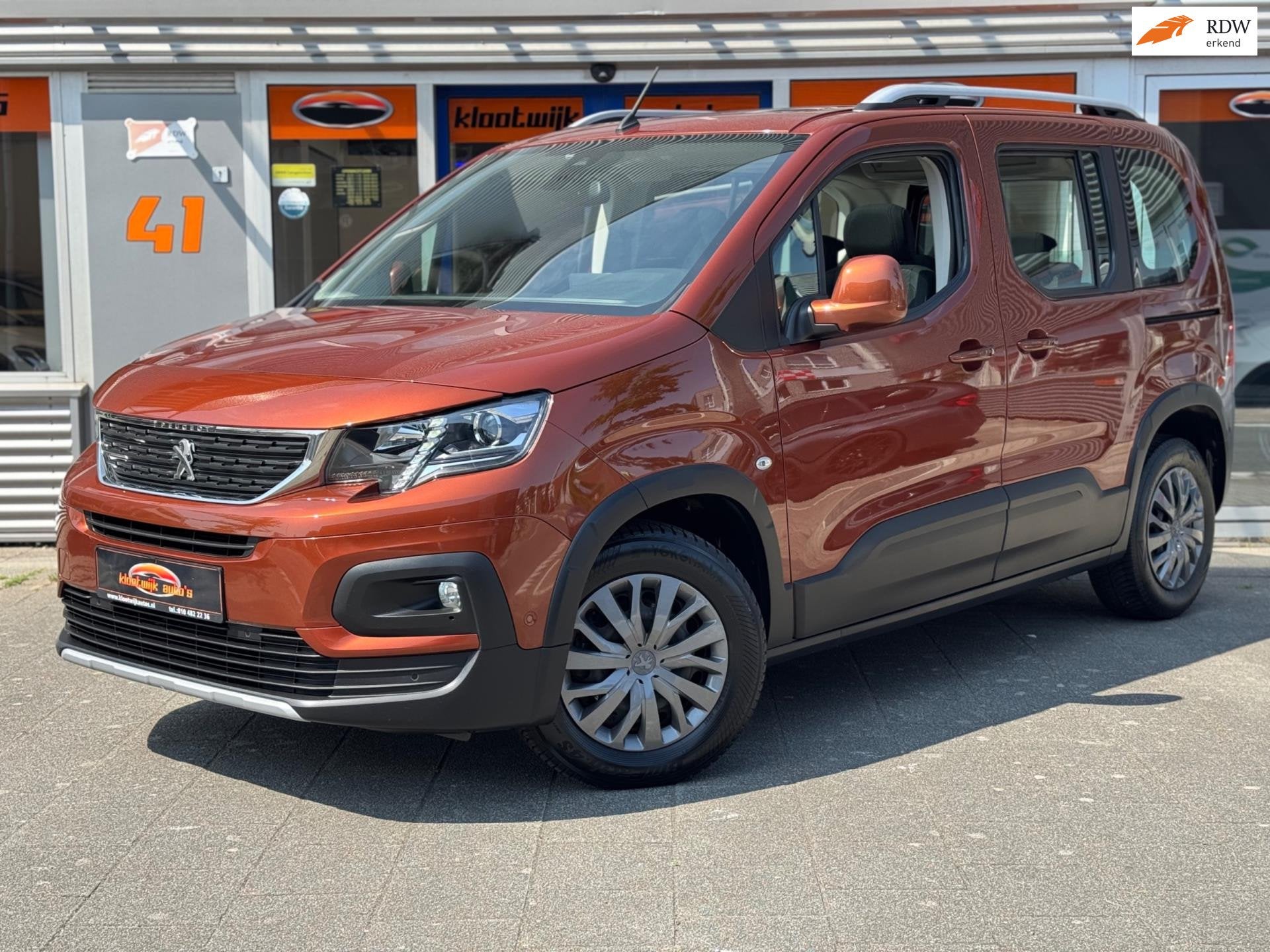 Peugeot Rifter 1.2T Allure Panorama Navi CarPlay Camera 1e E, Auto's, Voorwielaandrijving, Dealer onderhouden, Gebruikt, Zwart