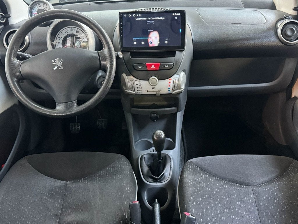 Peugeot 107 Navigatie.1de eigenaar. Nieuwe apk.airco, Auto's, Voorwielaandrijving, Euro 5, Gebruikt, 4 stoelen