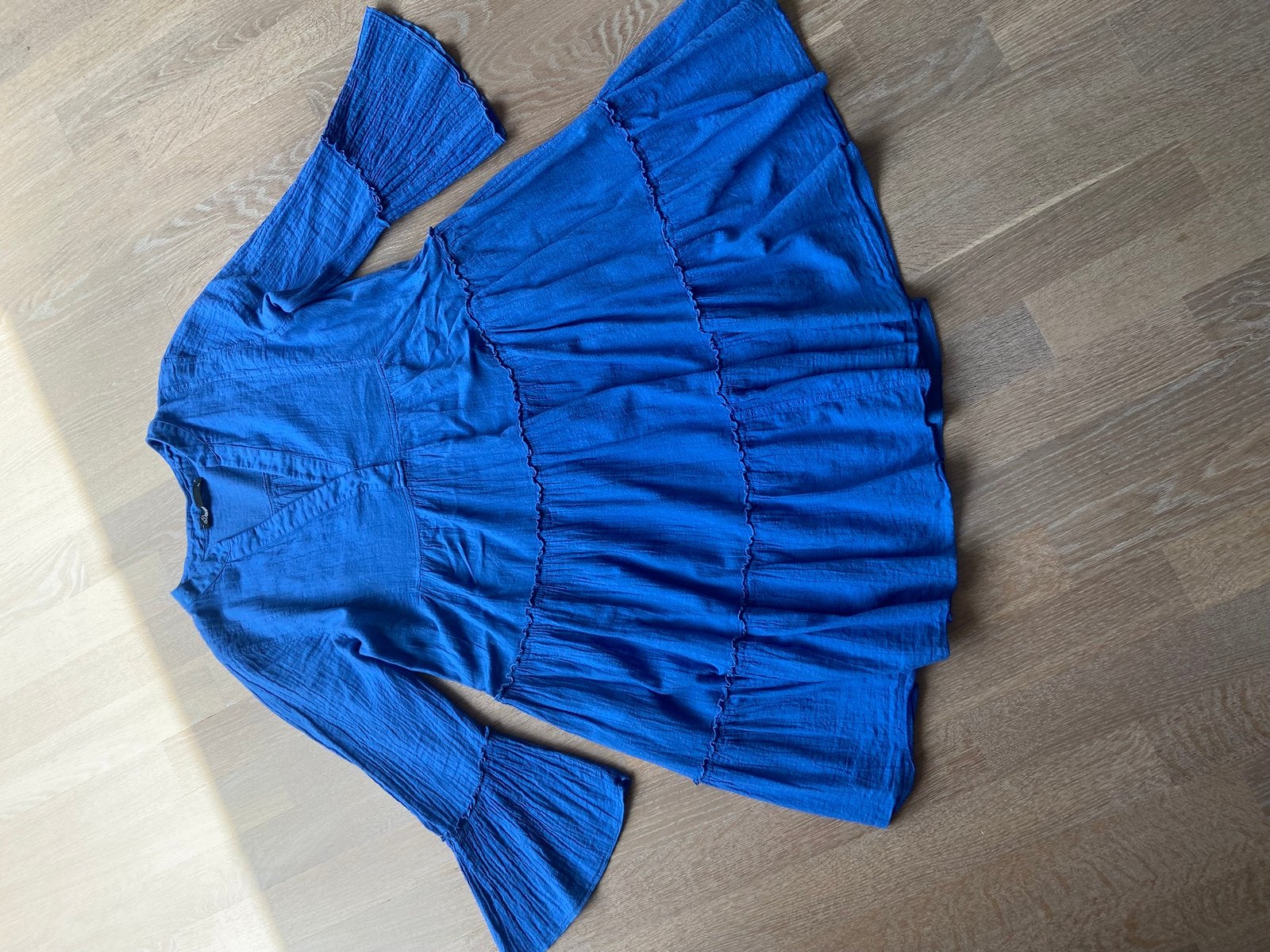 Devotion jurk blauw maat xs, Kleding | Dames, Jurken, Zo goed als nieuw, Maat 34 (XS) of kleiner, Boven de knie, Verzenden