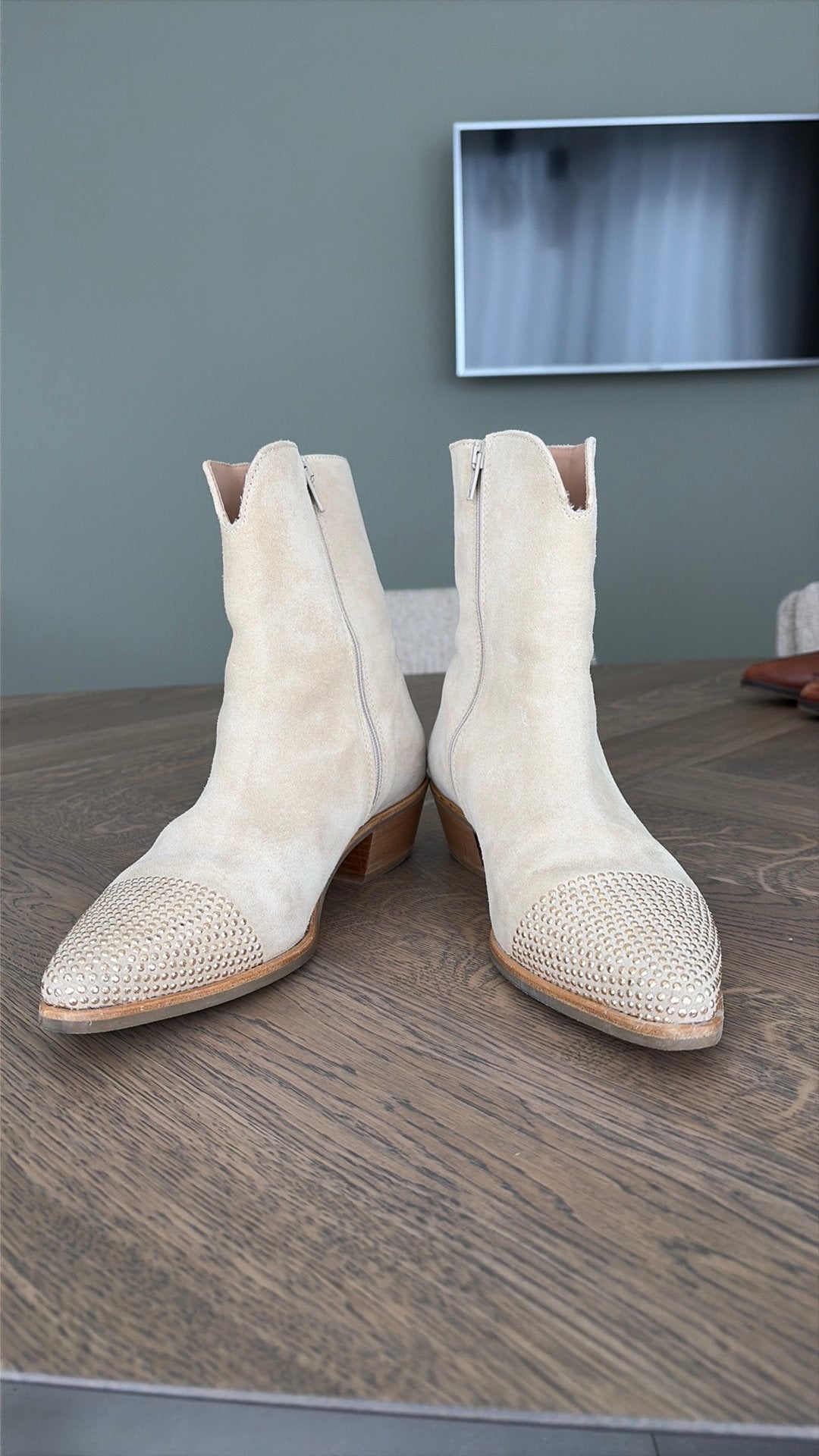 Roberto d’Angelo beige suede laarsjes  maat 39, Ophalen, Beige, Lage of Enkellaarzen, Gedragen