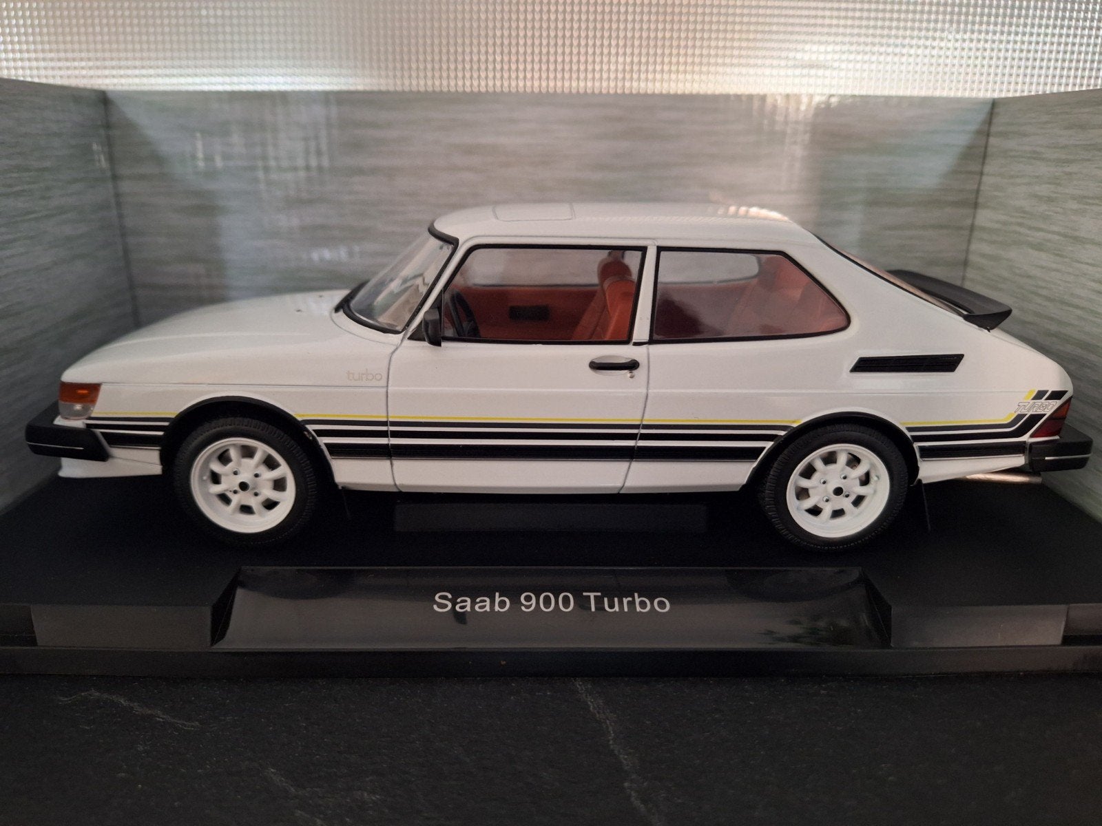 Saab 900 Turbo 1981 Schaal 1:18, Overige merken, MCG, Nieuw, Ophalen of Verzenden