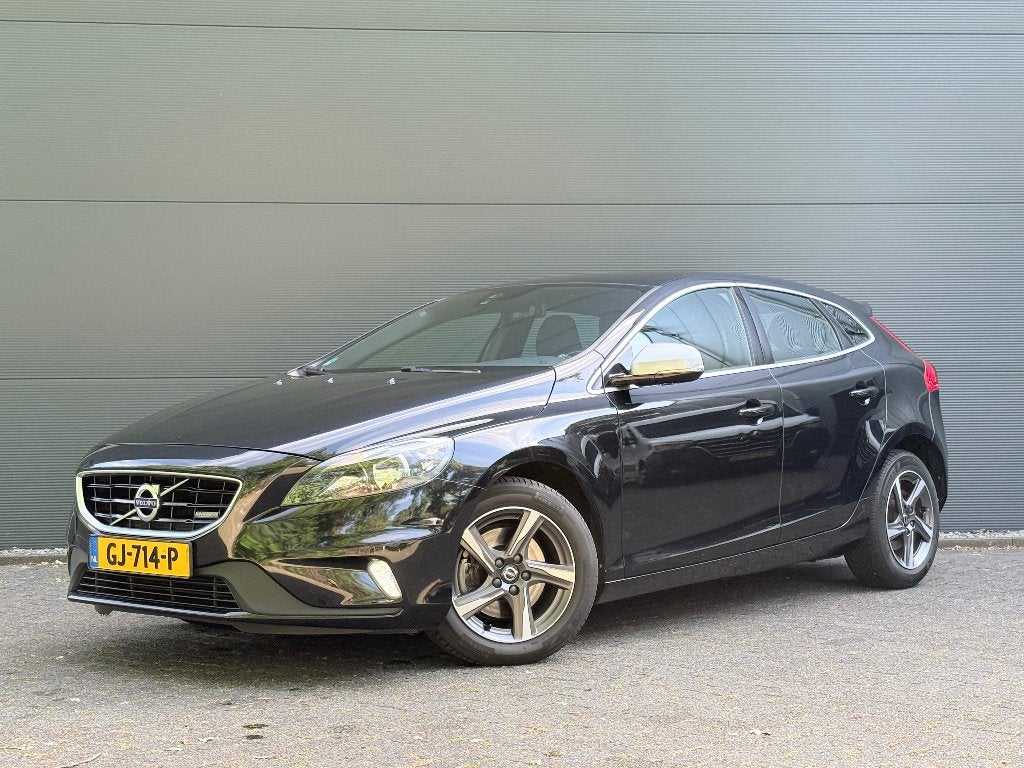 Volvo V40 T4 R-Design 210PK | Dealer OH | Nieuwe Distributie, Auto's, 1596 cc, Zwart, 4 cilinders, 700 kg