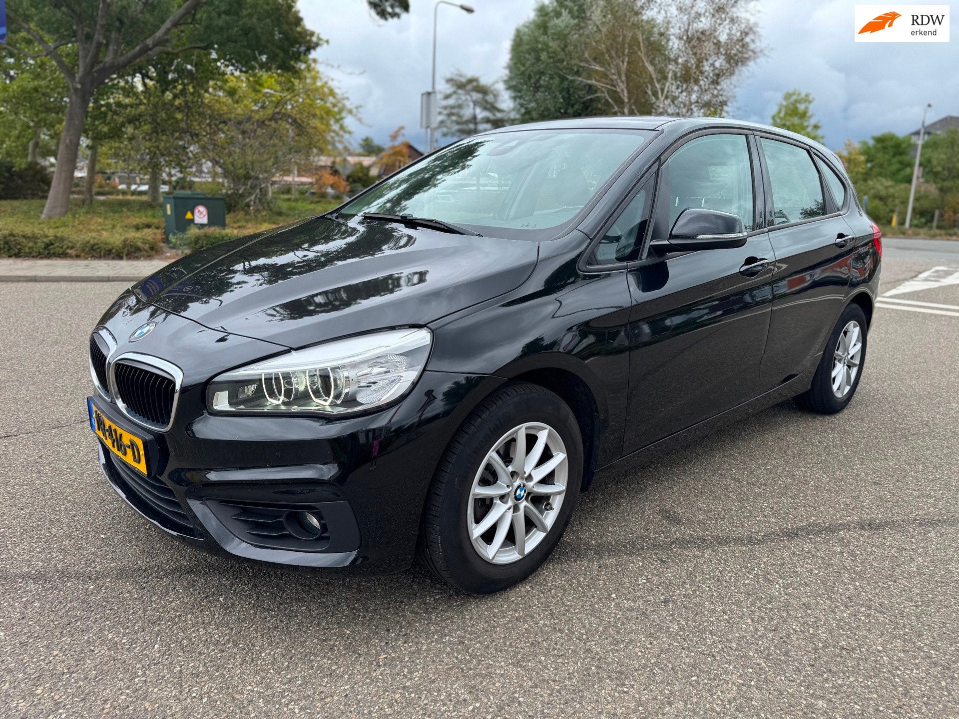 BMW 2-serie Active Tourer 216i Executive / navi / airco / cr, Auto's, Voorwielaandrijving, Gebruikt, Euro 6, Zwart