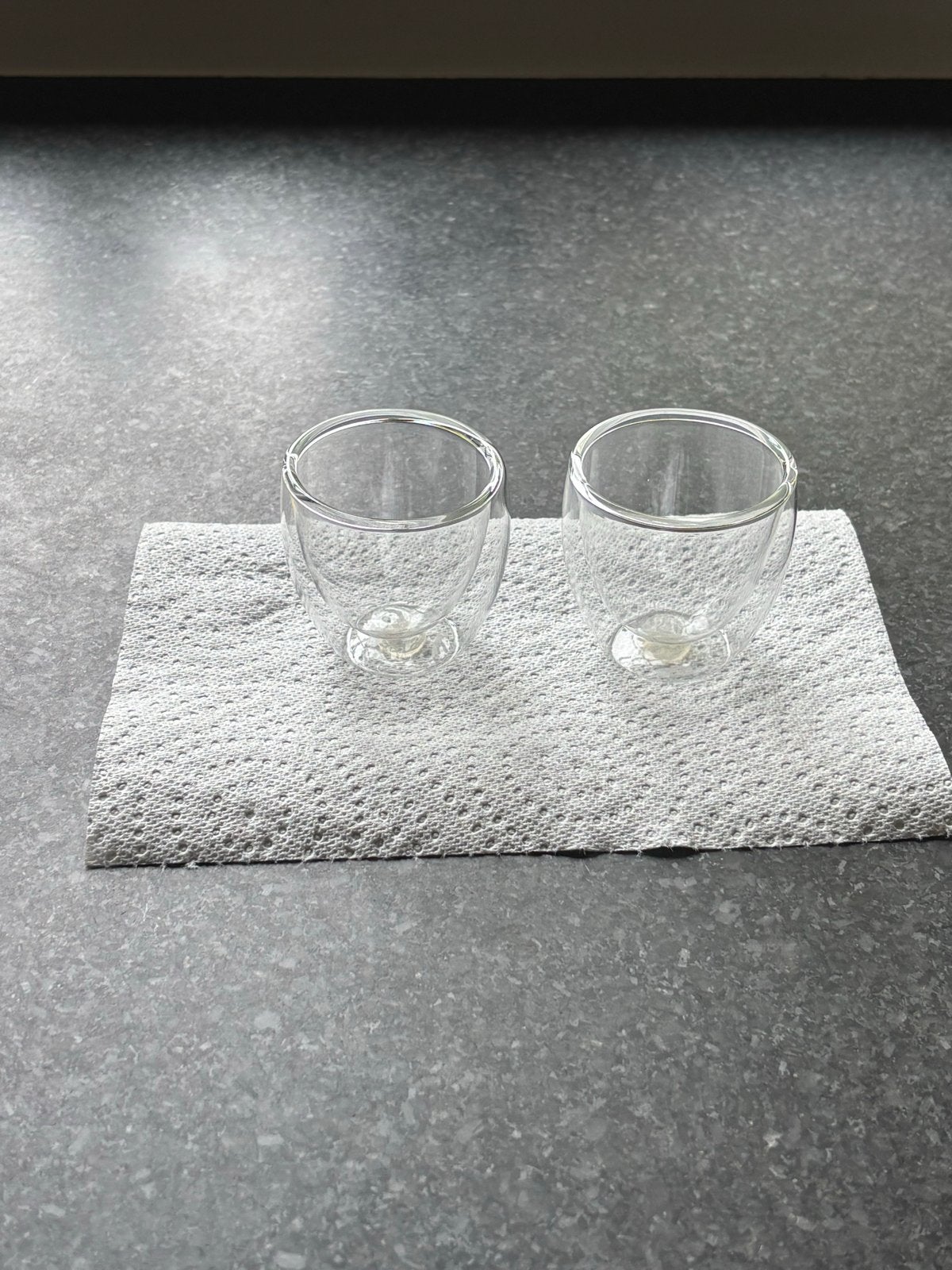 Twee dubbelwandige espresso kopjes van Bodum, Huis en Inrichting, Keuken | Servies, Overige merken, Ophalen of Verzenden, Kop(pen) en/of Schotel(s)