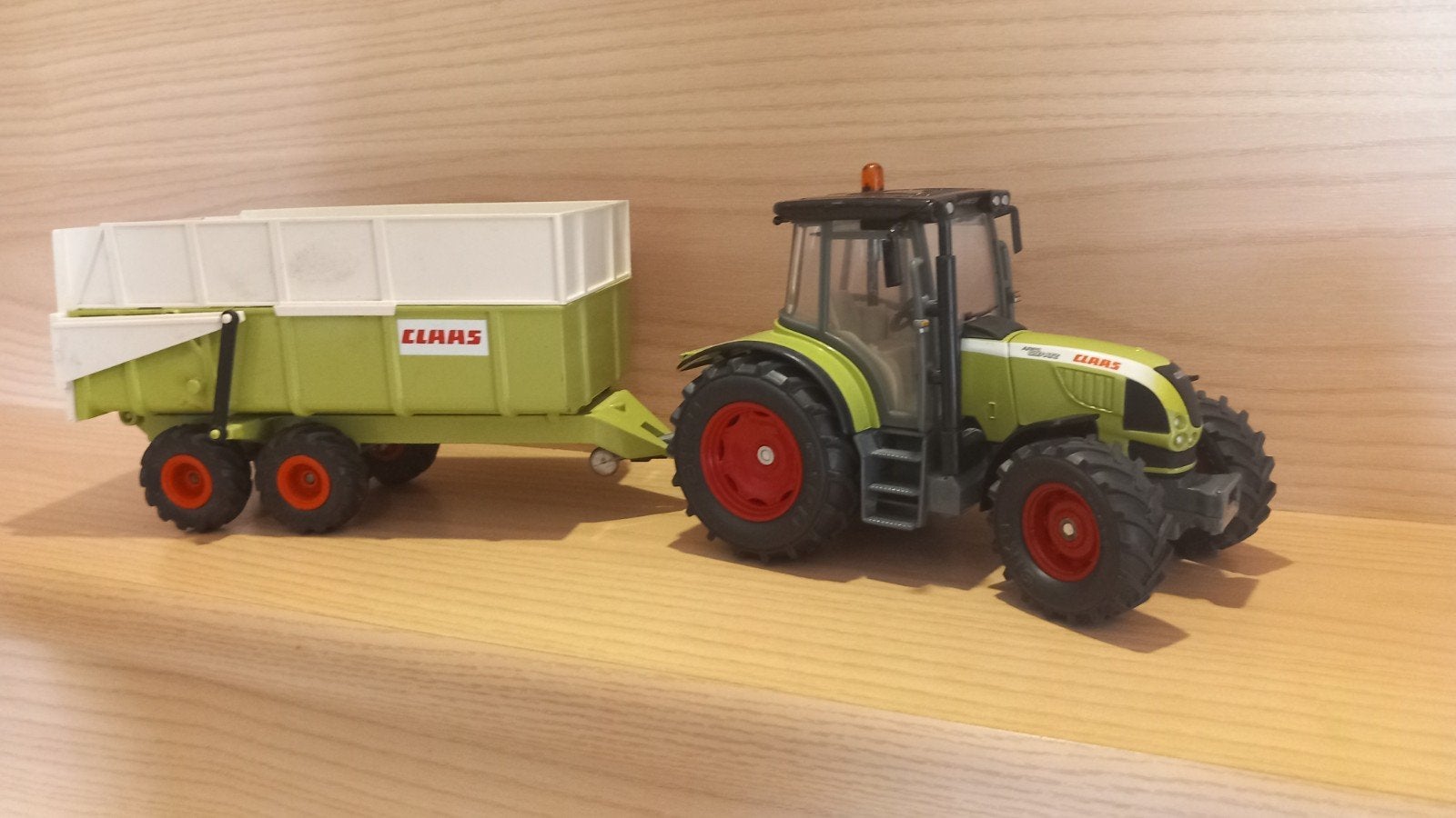 Siku 1.32 Claas tractor en aanhanger combinatie - Zo goed al, Ophalen of Verzenden, Zo goed als nieuw