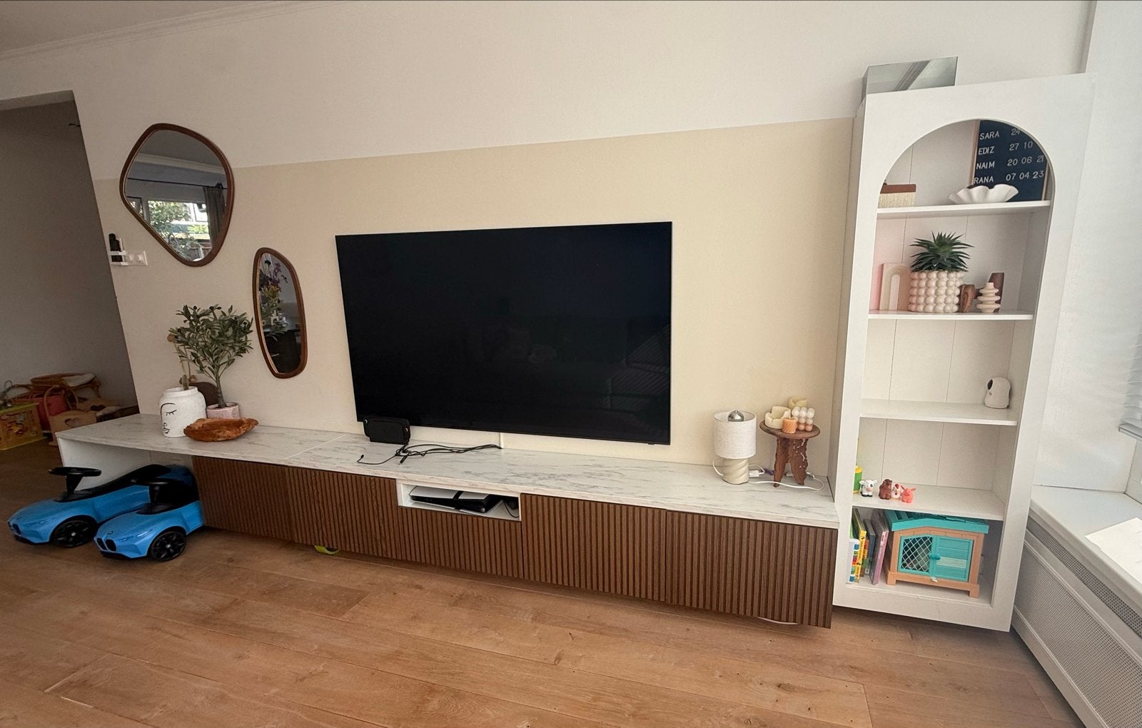 Ikea Besta TV-meubel met marmerlook blad, Ophalen, Overige materialen, 150 tot 200 cm, Zo goed als nieuw