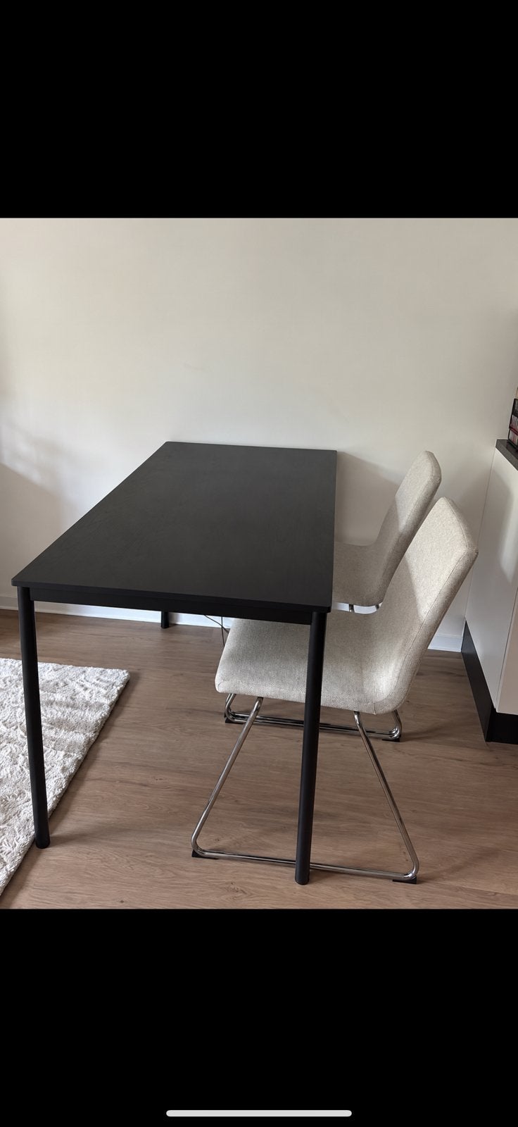 Eettafel met 2 beige IKEA stoelen – zo goed als nieuw, Ophalen, Zo goed als nieuw, Rechthoekig, 50 tot 100 cm