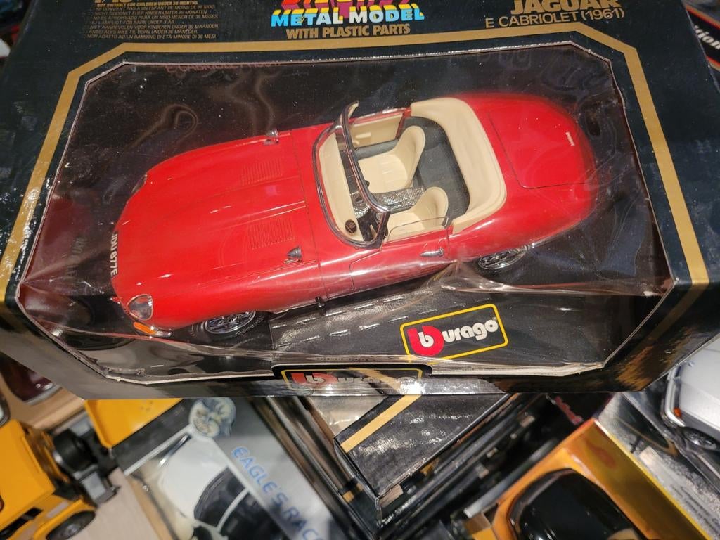 Jaguar e cabrio, Hobby en Vrije tijd, Modelauto's | 1:18, Auto, Burago, Burago, Nieuw