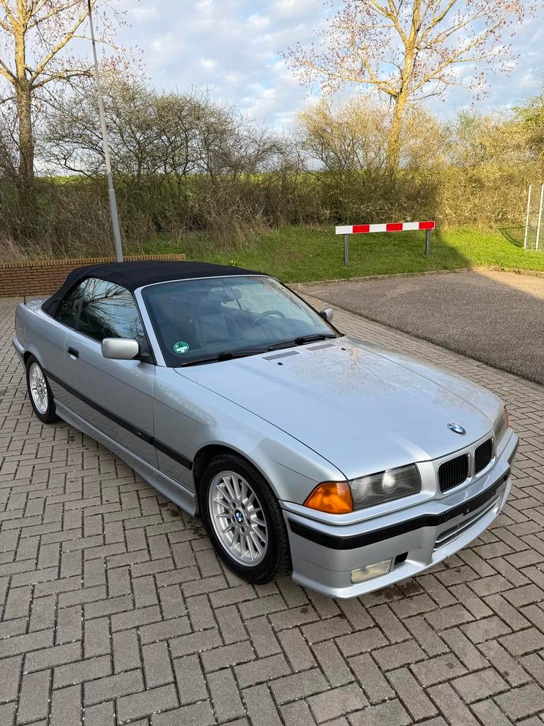 E36 325i Cabrio 1994 M-Pakket Fabrieks af!, Auto's, BMW, 2500 cc, Achterwielaandrijving, Zwart, 192 pk