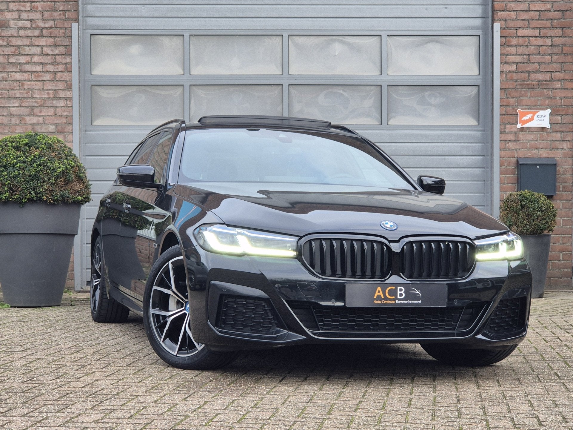 BMW 5 Serie 530 e M-Sport Hybride Schuifdak, Leder M-pakket, Automaat, 1998 cc, Achterwielaandrijving, Gebruikt