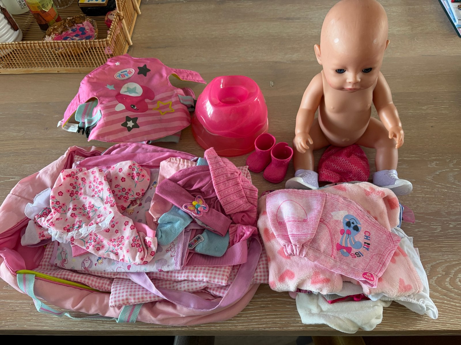 Baby Born pop met veel kleding en accessoires, Ophalen, Gebruikt, Babypop