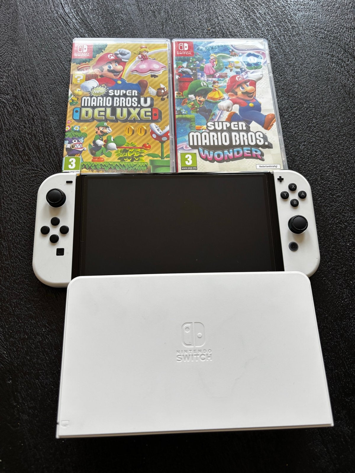 Foto 2 van Nintendo Switch OLED met 3 games