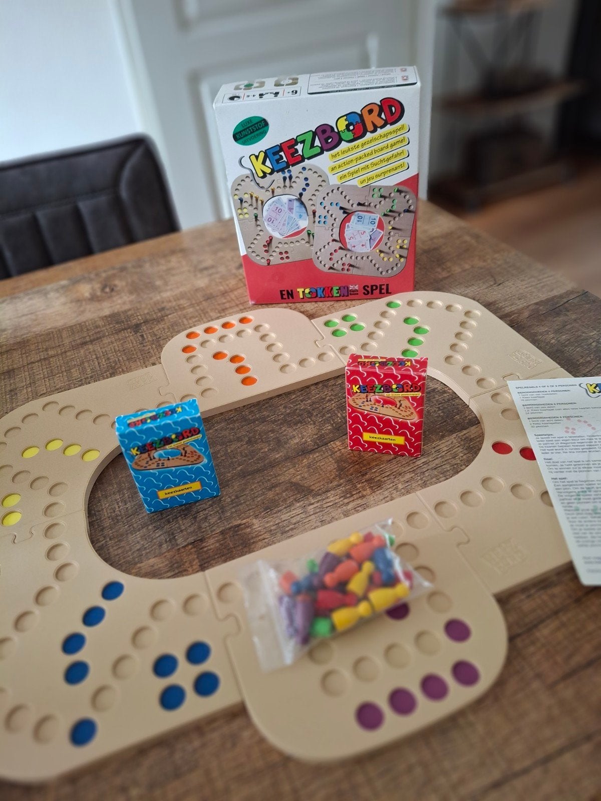 Keezbord en Tokken Spel - Het Leukste Gezelschapsspel, Hobby en Vrije tijd, Ophalen of Verzenden, Zo goed als nieuw, Onbekend