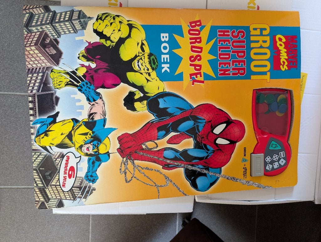 Marvel groot superhelden bordspel = verkocht, Verzenden, Zo goed als nieuw