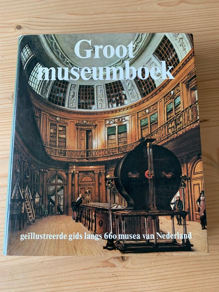 Groot Museumboek, Europa, Ophalen of Verzenden, Reisgids of -boek, Gelezen