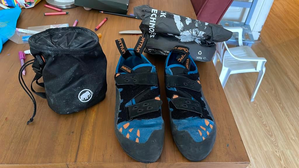 La sportiva tarantula and mattut chalk bag, Ophalen of Verzenden, Zo goed als nieuw, Schoenen