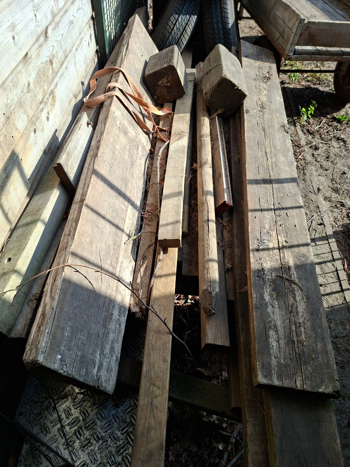 Oud hout en planken voor brandhout buitenkachel, Ophalen, Gebruikt, 25 tot 50 mm, Plank