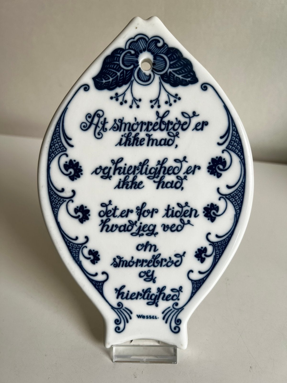 Vintage Noors Design Porsgrund Onderzetter  Visvorm Gedicht, Ophalen of Verzenden, Pannenonderzetter, Zo goed als nieuw, Steen/keramiek