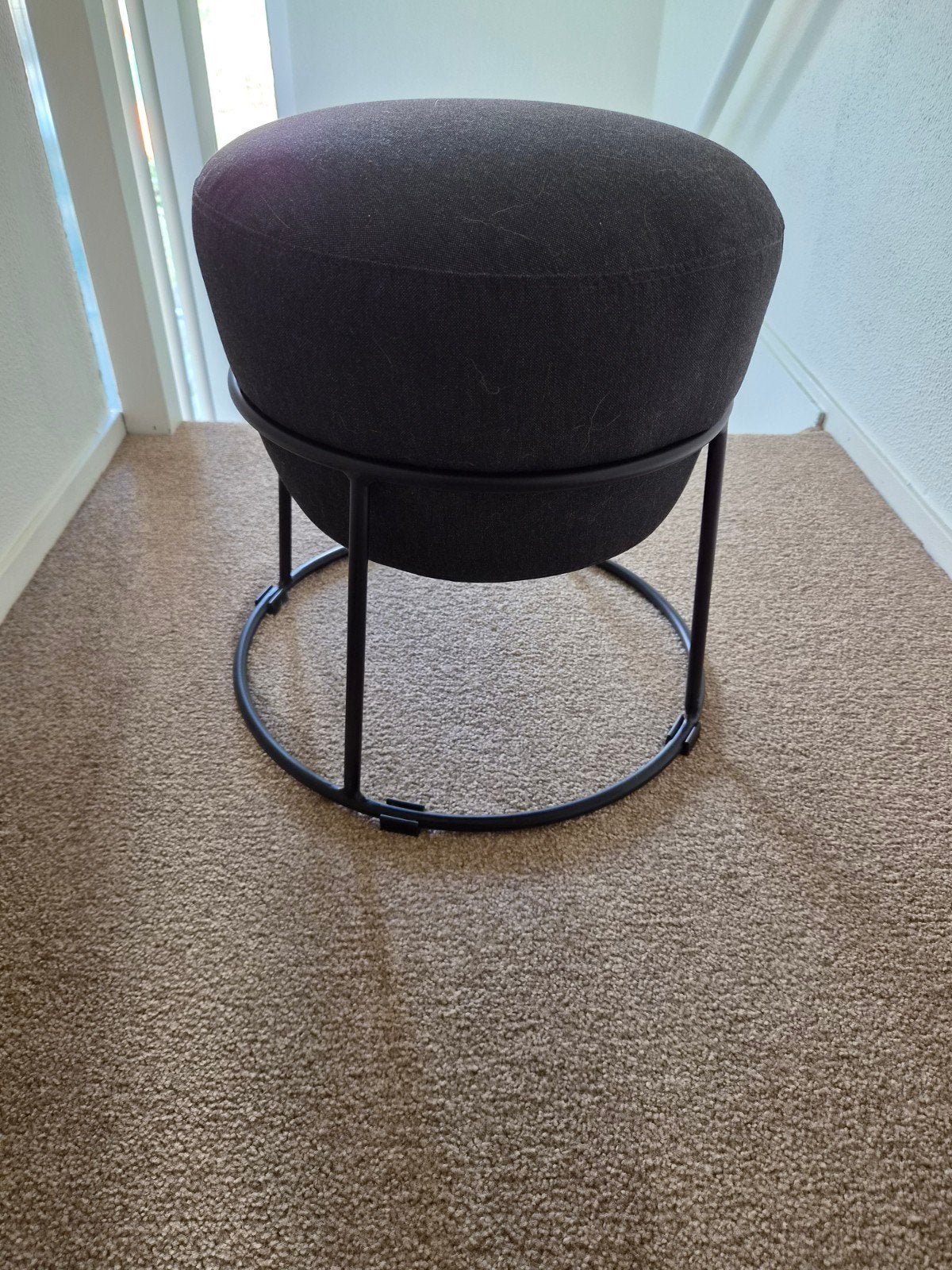 IKEA Emislöv poef - Zo goed als nieuw, Huis en Inrichting, Ophalen, Minder dan 50 cm, Rond, Minder dan 50 cm