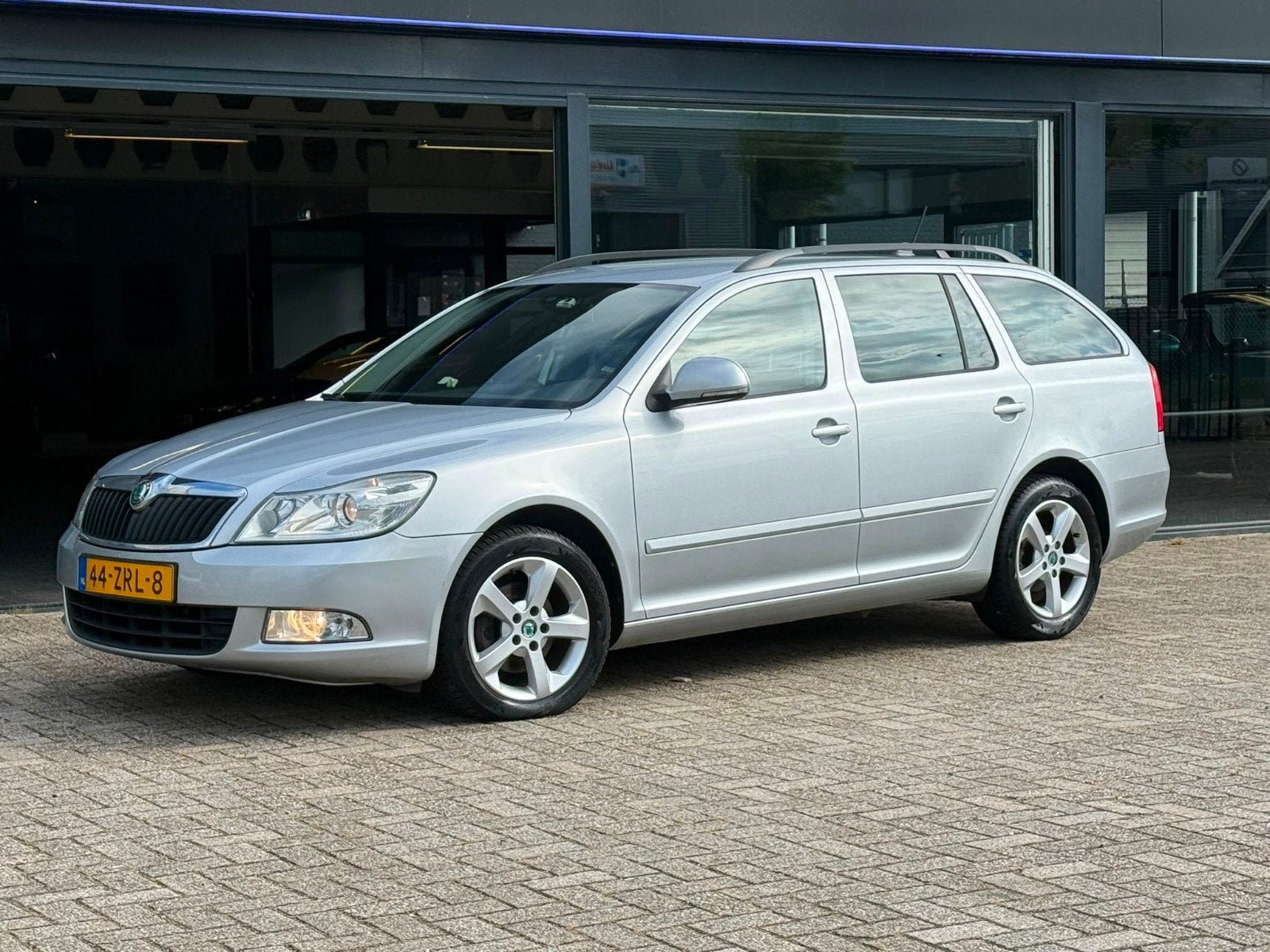 Skoda Octavia 1.6 TDI 77KW Combi Greentech 2013 Grijs, Auto's, Voorwielaandrijving, 4 cilinders, Origineel Nederlands, 24 km/l