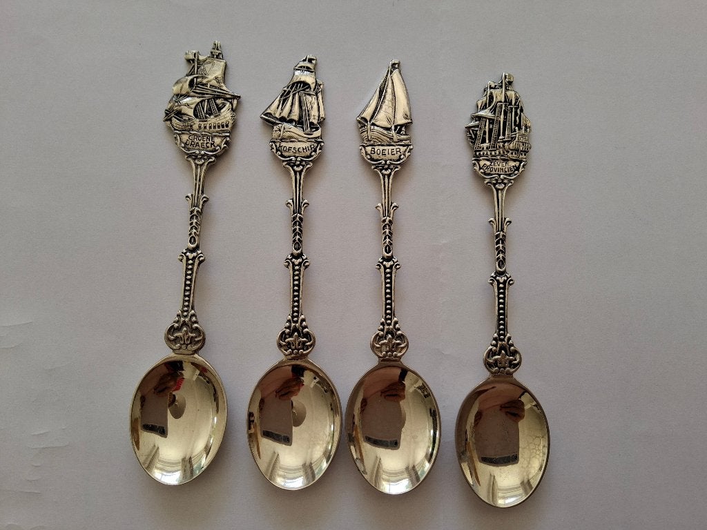 4 theelepels met schepen voor de liefhebber, Ophalen of Verzenden