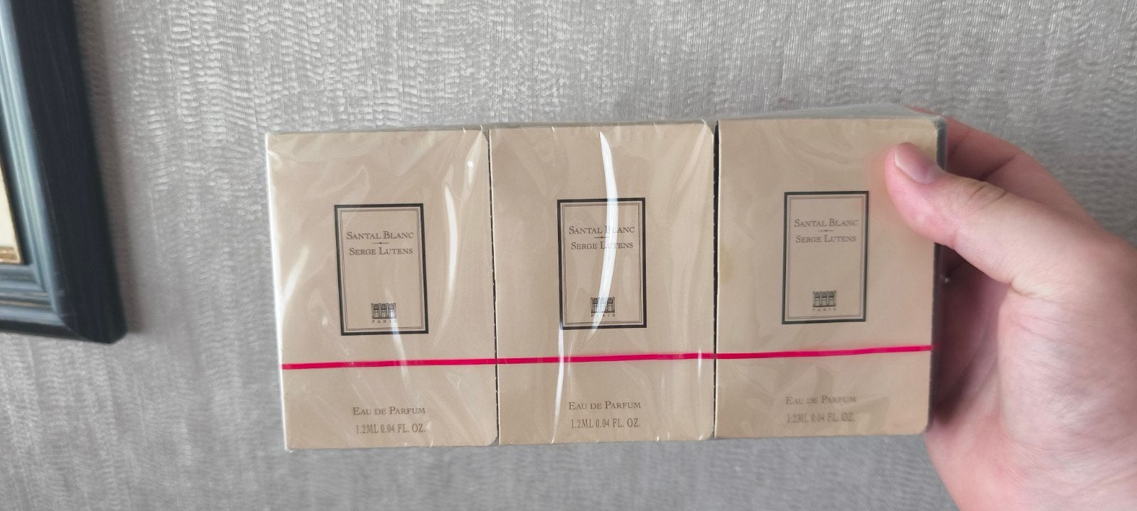 2x Serge Lutens Santal Blanc parfum proefmonsters, Ophalen of Verzenden, Nieuw