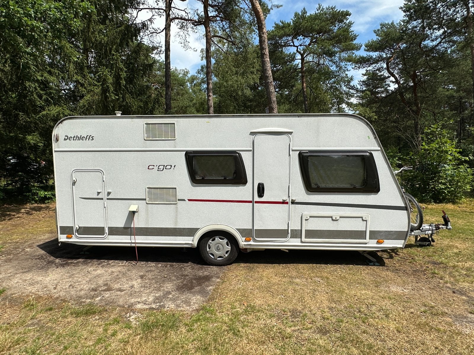 Dethleffs C’Go 495 qsk met stapelbed, Dwarsbed, Schokbreker, Treinzit, Particulier