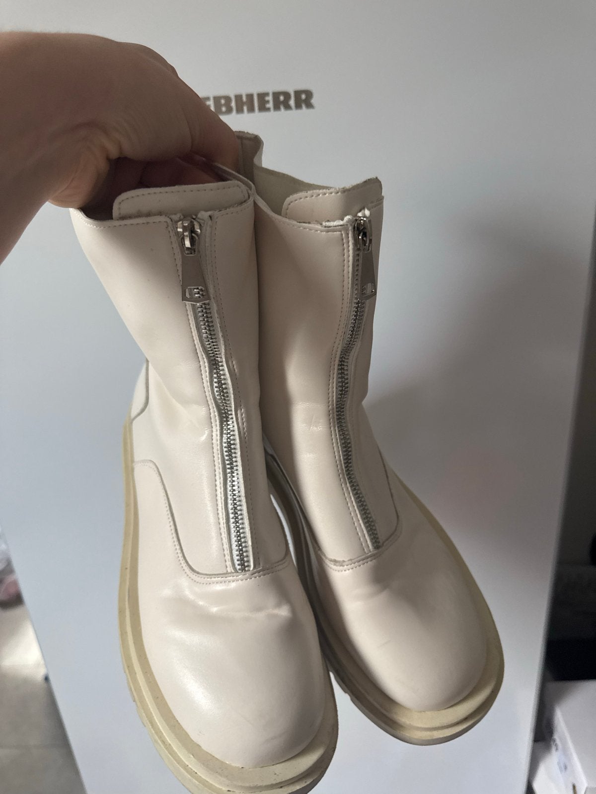 Crèmekleurige laarzen met rits aan de voorkant maat 40, Kleding | Dames, Ophalen of Verzenden, Zo goed als nieuw, Beige, Lage of Enkellaarzen