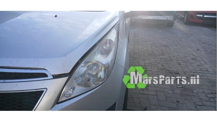 Koplamp links van een Chevrolet Spark