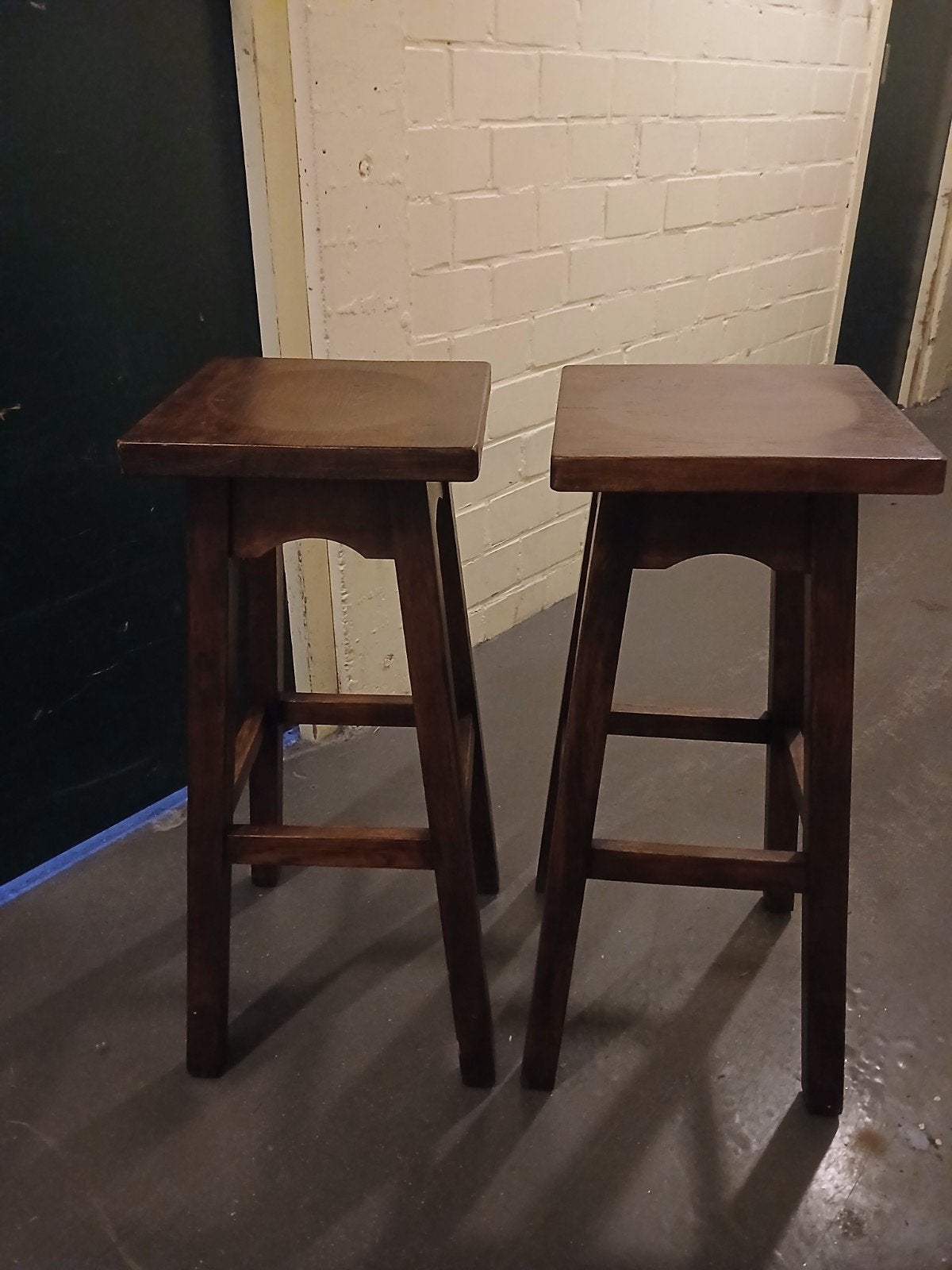 2 barkrukken hout, 2 krukken, Ophalen, Hout, 60 tot 90 cm