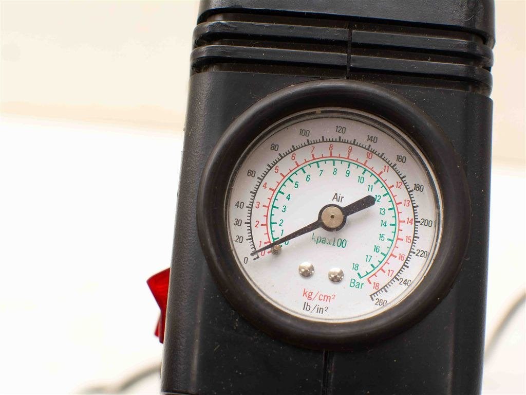 Mini air compressor 3816, Minder dan 25 liter, Ophalen of Verzenden, Gebruikt, 200 tot 400 liter/min